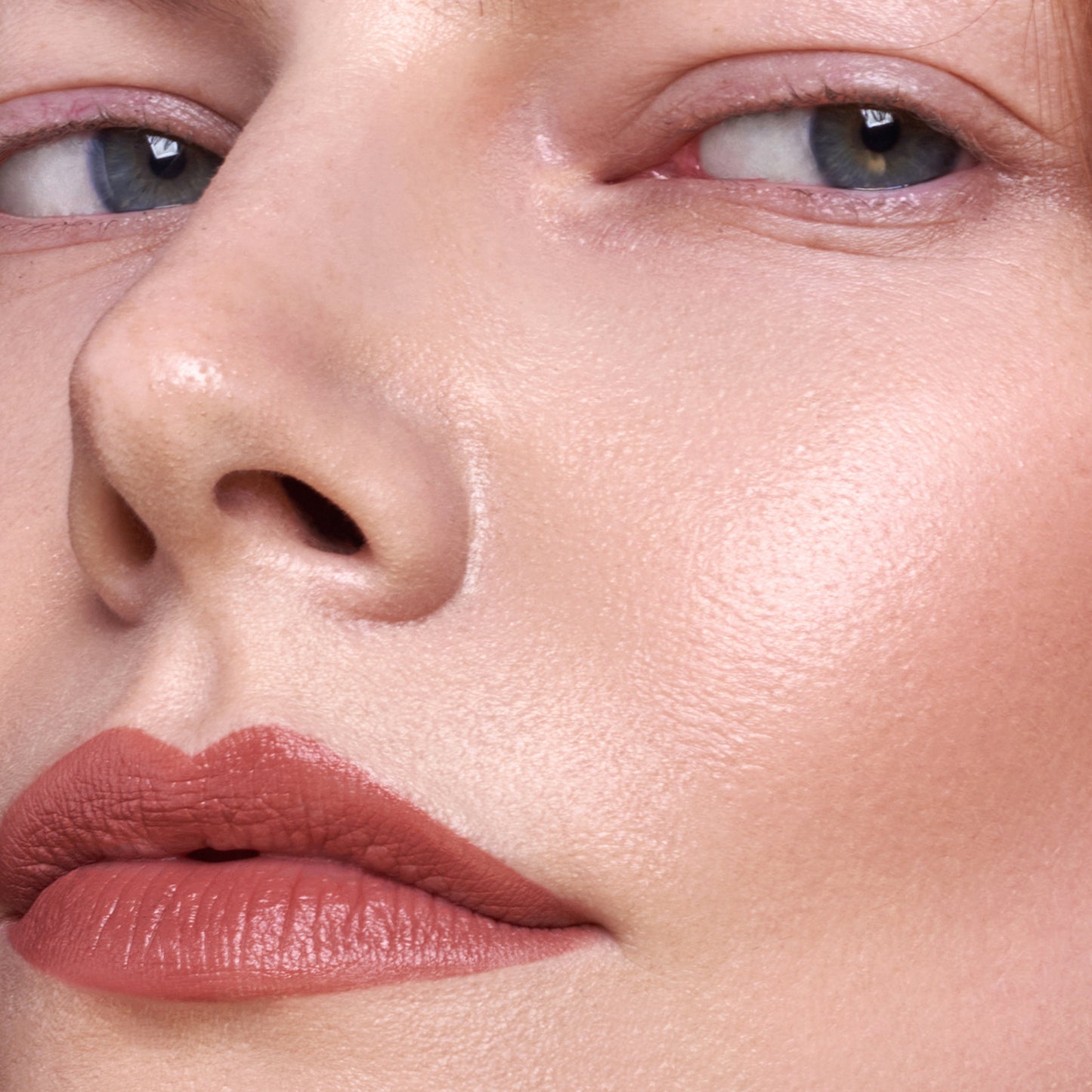 Velvet Wear Lipsticks 3.8g - #32 Warm Nude